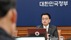 민주 “尹 옥중인사까지…용산 출신 박아 경찰 장악” 반발