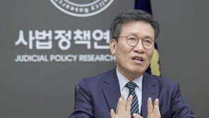 “법원 난입-판사 겁박은 야만으로 후퇴하는 것”