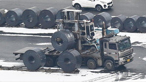 韓철강 ‘트럼프 관세폭탄’ 첫 사정권… 車-가전 연쇄 피해 비상