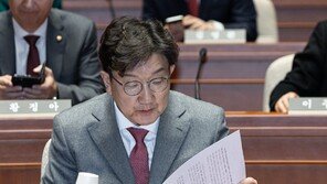 권성동 “헌재, 재판관 2명 임기 만료 전 결론 서두르지 말라”