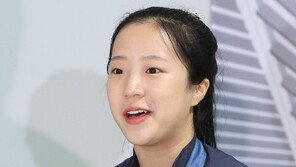 신유빈, 2년 연속 탁구협회 선정 MVP…인기상도 동시 수상