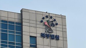 ‘尹 출근길 생중계’ 유튜버 도로교통법 위반 무죄