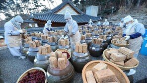 ‘정월’, 사찰에서는 ‘장 담그기’ 한창[청계천 옆 사진관]