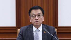 최상목 “딥시크 큰 파장…젊은 과학자 정책적 지원 아끼지 않겠다”