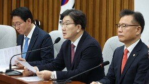 권성동 “재건축·재개발 대못 박으면서 중도보수 자격 있나”