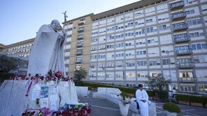 교황 입원 이후 첫 육성 메시지 “기도에 진심으로 감사”