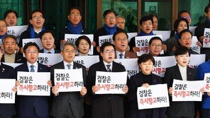 대검 찾은 민주, “尹 석방 부당…오늘 내로 즉시항고하라”