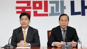 與 “민주당 탄핵 9전9패…국정 마비시킨 것 석고대죄하라”