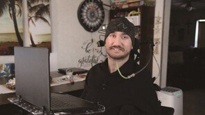 전신마비 환자가 체스 둔다… 뇌 칩이식 1년