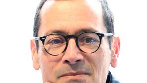 “다시 판치는 독재 정권… 결국 힘은 시민들 손에”