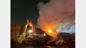 인천 목재공장 야적장서 불…9시간 여 만에 초진