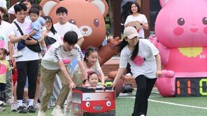 ‘아빠·엄마·자녀 둘’은 옛말…‘가족 표본’ 4인 가구, 300만 첫 붕괴