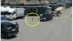 주차장에서 15개월 아기 치고 밟고 도주…“몰랐다” 주장 (영상)