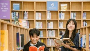 “문화센터 로비에 도서관 꾸몄더니, 오며 가며 책과 친해져요”