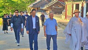 문재인 前대통령, ‘조국 특사’ 대통령실에 건의