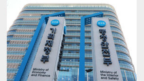 ‘엄마 아빠 아이 둘’ 전통적 4인가구, 300만 무너졌다