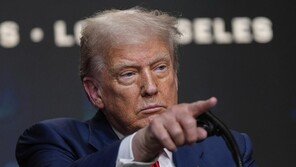 트럼프, ‘러 석유 수입’ 인도에 25% 추가관세 서명…총 50%로