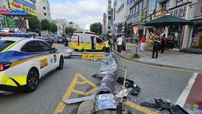 청주서 45인승 통근버스가 전신주 ‘쾅’…7명 부상