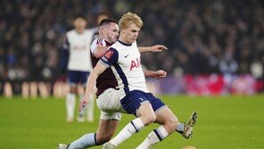 토트넘 미드필더 베리발 “손흥민은 레전드…빈자리 클 거야”