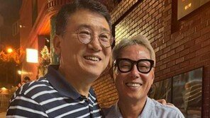 ‘크론병 투병’ 윤종신, 20년 동행 의사와 마지막 인사