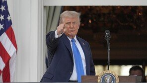 트럼프 “金은 무관세” 발언에…국제 금값 2.5% 급락