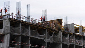 “北노동자, 러시아서 18시간씩 노예처럼 일해…5만명 파견 가능성”