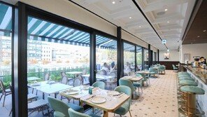 명품 매장에 레스토랑-카페… 브랜드 경험 늘려 새 고객 잡는다