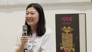 “그림 그린 뒤, 혜성 꼬리처럼 남은 글 그러모았죠”