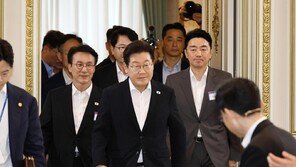 李 “재정 취약해 씨앗조차 부족, 빌려서 뿌려야” 국채발행 시사