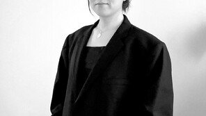 남편감 찾아…마흔살에 번 돈 몽땅 싸들고 태평양을 건넜다[손효림의 베스트셀러 레시피]