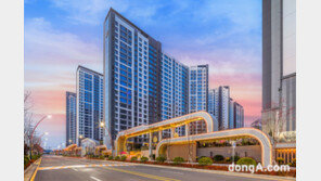 ‘로열파크씨티Ⅱ’에 국내 최대 문주 배치… 총 연장 330m 초대형 작품 완성