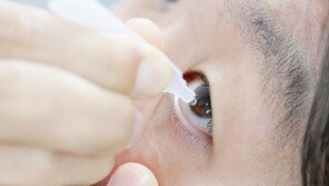 수영장 갔다 눈 한 번 비볐는데… 여름철 ‘이 질환’ 비상