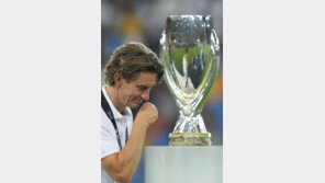 손흥민·매디슨 공백 심각…슈퍼컵 놓친 토트넘 감독 “스쿼드 보강해야”