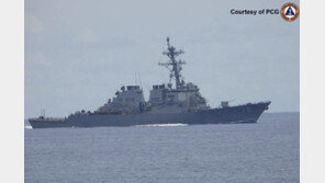 中전투기, 외신 기자 탄 필리핀 경비대 항공기 가로막아