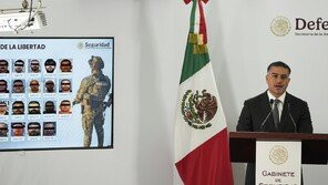 마약 카르텔 조직원 26명 美에 넘긴 멕시코 “관세와 무관”