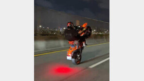 서울 도심서 앞바퀴 들고 질주…폭주족 11명 검거