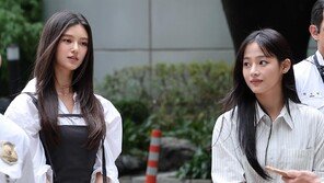 뉴진스 민지·다니엘, ‘전속계약 분쟁’ 조정기일 출석…“죄송하다”