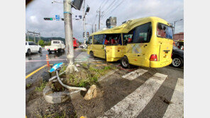 충주서 25인승 버스가 전신주 들이받아…7명 부상