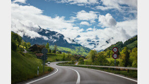 “부자니까 더 내야”…과속차량에 최대 4억원 벌금 매긴 스위스