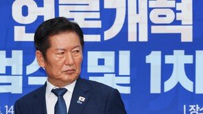 與 언론개혁특위 “악의적 가짜뉴스에 징벌적 손해배상”