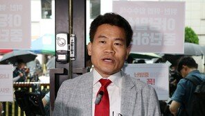 전한길 ‘경고’ 경징계에…찬탄 “심한 유감” 반탄 “윤리위 존중”
