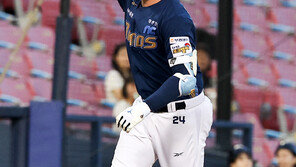 ‘지난해 홈런왕’ NC 데이비슨, 4경기 연속 아치…시즌 23호포