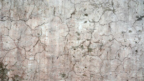 “천장에 균열” 아파트 붕괴 우려에 주민들 한밤 대피