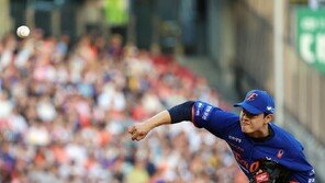 한화 문동주, 강습 타구에 오른 팔뚝 강타…“병원 검진 없다”