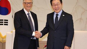李대통령 만난 빌 게이츠 “한국 바이오 제품 경이로워”