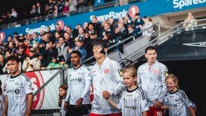 이재성, ‘마스크’ 쓰고 유럽대항전 데뷔…마인츠는 로젠보리에 1-2 패