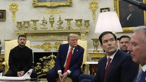 “트럼프 앞에서 예의 바르게 하라” 젤렌스키에 훈수 둔 밴스