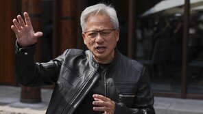 젠슨 황 “엔비디아 기적 이민자 덕, 美H1B 수수료 올라도 회사가 부담”