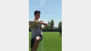 LAFC 손흥민, 다저스전 시구 연습…“부드럽게 던져야”