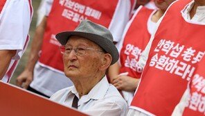 통일부 “‘비전향 장기수’ 안학섭 북송 검토할 것”